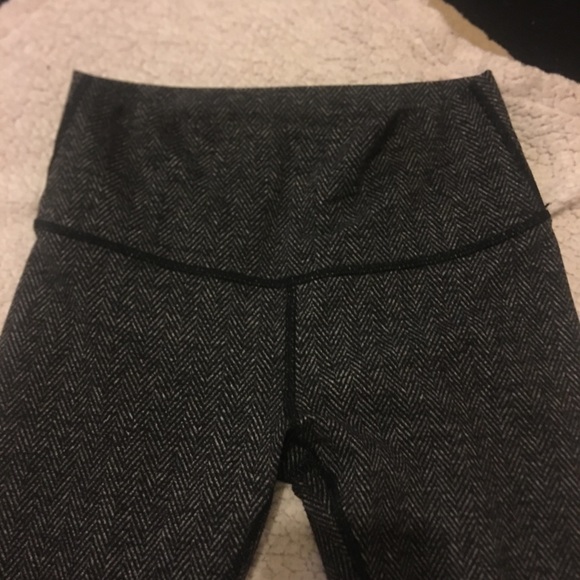 (SOLD)Lululemon High Times 7/8 Herringbone - Picture 3 of 7